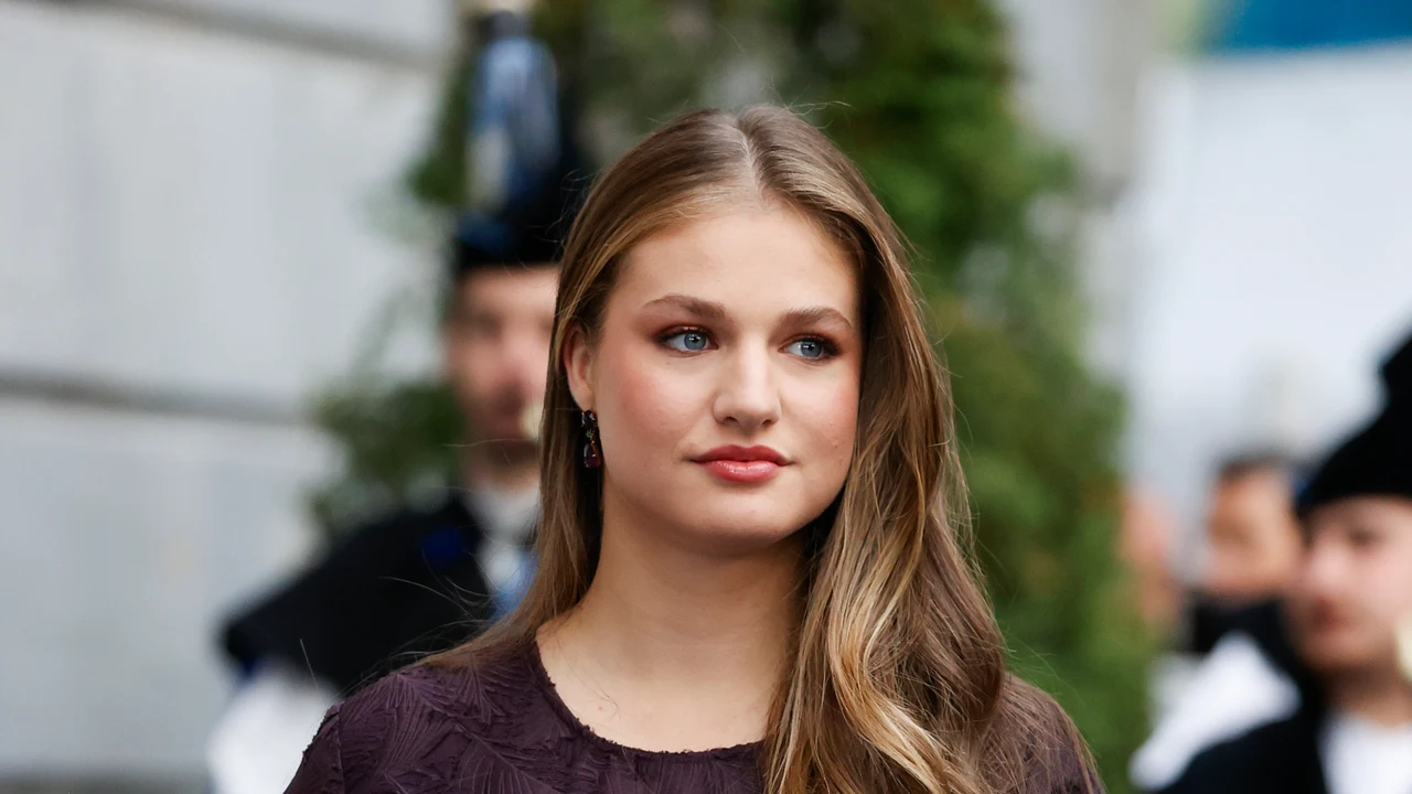 La princesa Leonor, con un vestido de menos de 50 euros para presidir los  Premios Princesa de Asturias