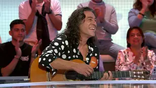Javi Cantero canta ‘El fantasma de los recuerdos’: “con el corazón”, con su guitarra y en directo
