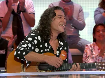 Javi Cantero canta ‘El fantasma de los recuerdos’: “con el corazón”, con su guitarra y en directo Javi Cantero canta ‘El fantasma de los recuerdos’: “con el corazón”, con su guitarra y en directo
