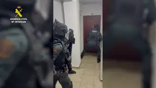 Detenidas cuatro personas por más de 120 delitos de sextorsión, captaban a sus víctimas en páginas web de citas