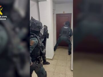 Detenidas cuatro personas por más de 120 delitos de sextorsión, captaban a sus víctimas en páginas web de citas Detenidas cuatro personas por más de 120 delitos de sextorsión, captaban a sus víctimas en páginas web de citas