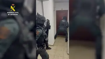 Detenidas cuatro personas por más de 120 delitos de sextorsión, captaban a sus víctimas en páginas web de citas Detenidas cuatro personas por más de 120 delitos de sextorsión, captaban a sus víctimas en páginas web de citas