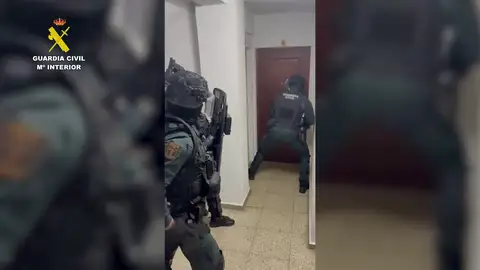 Detenidas cuatro personas por más de 120 delitos de sextorsión, captaban a sus víctimas en páginas web de citas Detenidas cuatro personas por más de 120 delitos de sextorsión, captaban a sus víctimas en páginas web de citas