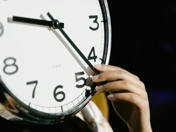 Cambio de hora de octubre 2025: c&oacute;mo afecta el horario de invierno en Espa&ntilde;a