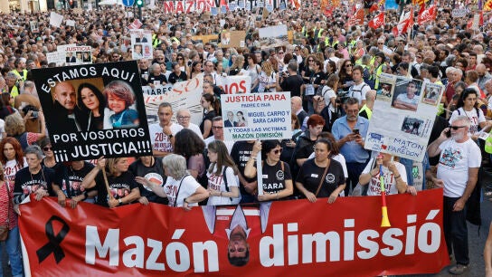 Miles de personas salen a las calles de Valencia a grito de "Maz&oacute;n, dimisi&oacute;n" con motivo del aniversario de la Dana