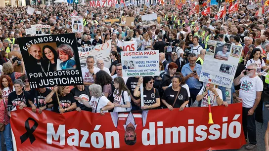 Miles de personas salen a las calles de Valencia a grito de "Mazón, dimisión" con motivo del aniversario de la Dana Miles de personas salen a las calles de Valencia a grito de "Mazón, dimisión" con motivo del aniversario de la Dana