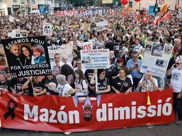 Miles de personas salen a las calles de Valencia a grito de "Mazón, dimisión" con motivo del aniversario de la Dana Miles de personas salen a las calles de Valencia a grito de "Mazón, dimisión" con motivo del aniversario de la Dana