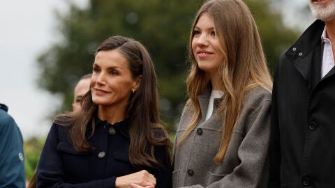 La reina Letizia y la infanta Sofía en Valdesoto, Premio Pueblo Ejemplar