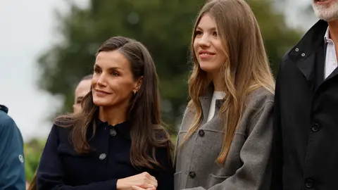 La reina Letizia y la infanta Sofía en Valdesoto, Premio Pueblo Ejemplar La reina Letizia y la infanta Sofía en Valdesoto, Premio Pueblo Ejemplar