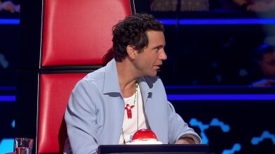 Sebastián Yatra saca a bailar a señoras del público y Mika alucina con la letra: “¿De verdad existe esta canción?” 