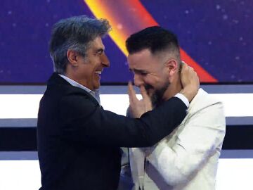 Jorge Fern&aacute;ndez y Alex, concursante de La ruleta de la suerte noche