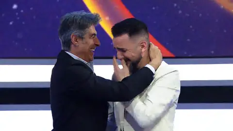 Jorge Fernández y Alex, concursante de La ruleta de la suerte noche Jorge Fernández y Alex, concursante de La ruleta de la suerte noche