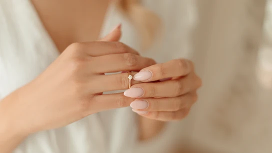 Mano con anillo Mano con anillo