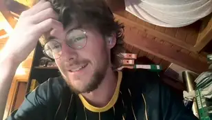 El joven que le pidió matrimonio a la princesa.