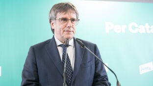 El presidente de Junts, Carles Puigdemont, durante una rueda de prensa, en el espacio Les 5 &Eacute;l&eacute;ments, a 27 de octubre de 2025, en Perpignan (Francia)