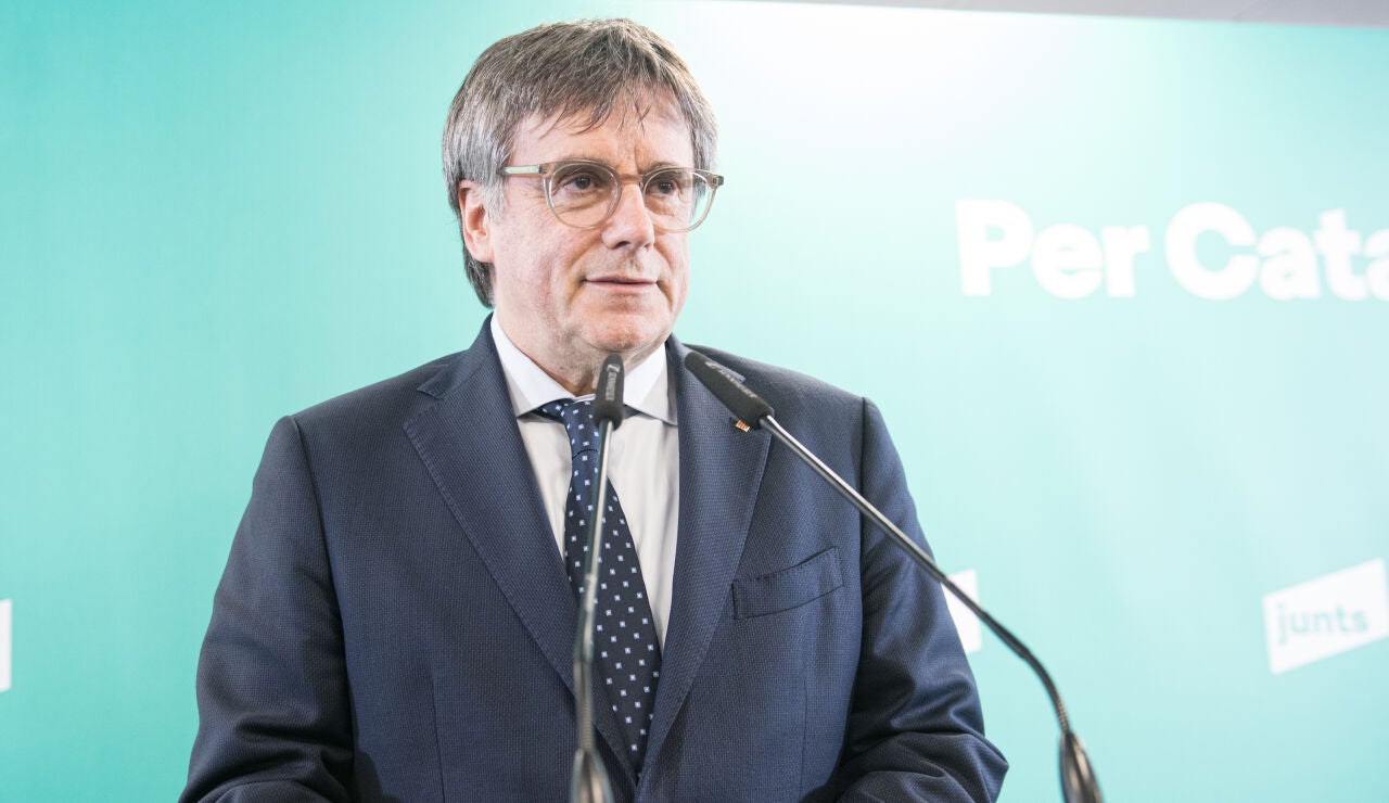 El presidente de Junts, Carles Puigdemont, durante una rueda de prensa, en el espacio Les 5 &Eacute;l&eacute;ments, a 27 de octubre de 2025, en Perpignan (Francia)