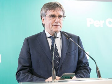 El presidente de Junts, Carles Puigdemont, durante una rueda de prensa, en el espacio Les 5 &Eacute;l&eacute;ments, a 27 de octubre de 2025, en Perpignan (Francia)