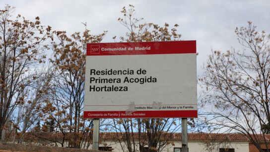 Imagen del cartel en la entrada del Centro de Menores de Hortaleza, Madrid