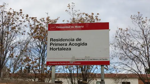 Imagen del cartel en la entrada del Centro de Menores de Hortaleza, Madrid Imagen del cartel en la entrada del Centro de Menores de Hortaleza, Madrid