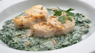 Karlos Arguiñano: bacalao fresco con espinacas, una receta sencilla que alimenta por dentro y por fuera