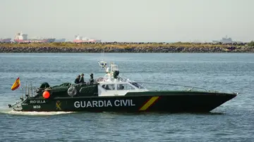 Embarcación de la Guardia Civil en el Puerto de Huelva Embarcación de la Guardia Civil en el Puerto de Huelva