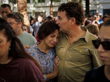 -Los padres de Sandra Peña, la alumna de 14 años que se suicidó hace dos semanas en Sevilla tras sufrir presuntamente acoso escolar