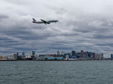Avión en los cielos de Boston