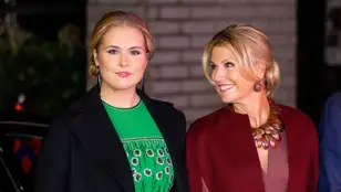 Amalia y Máxima de Holanda