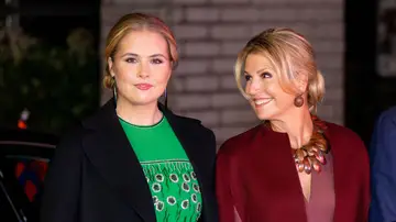 Amalia y Máxima de Holanda  Amalia y Máxima de Holanda