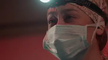 Bahar salva a un bebé en el quirófano desafiando todas las reglas Bahar salva a un bebé en el quirófano desafiando todas las reglas