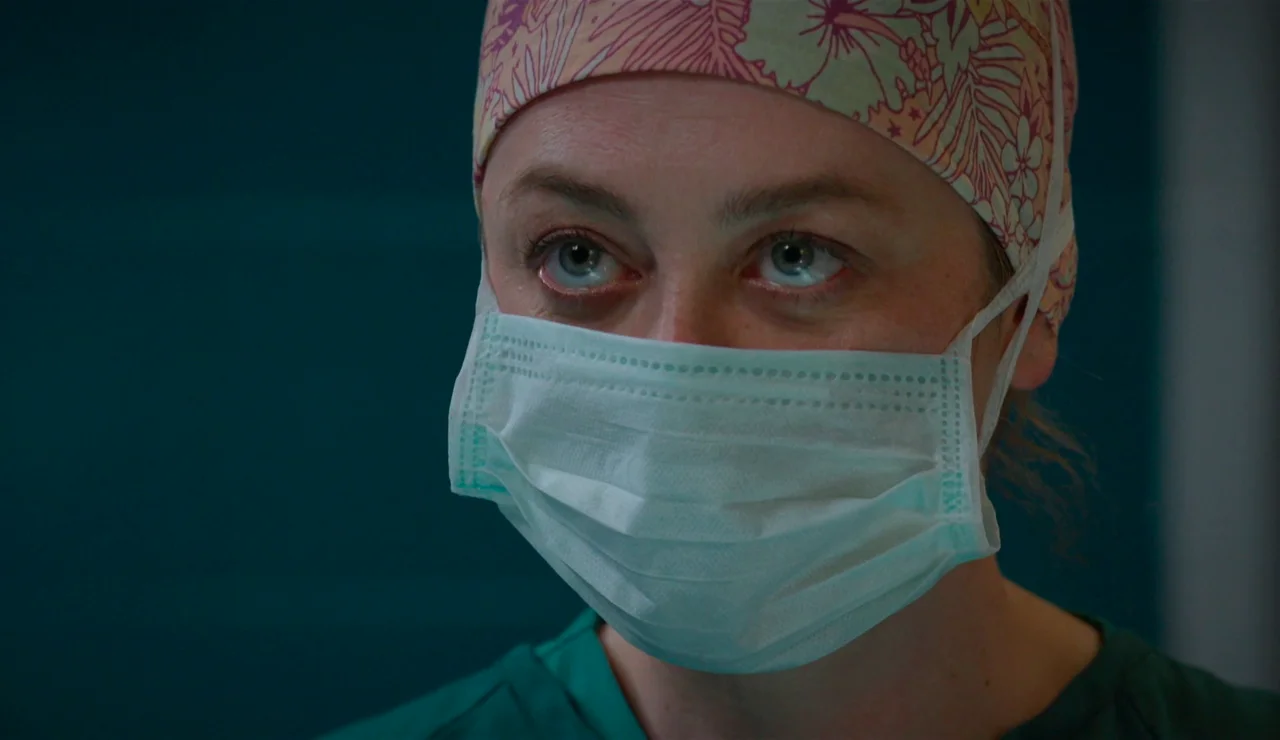 Una vida en sus manos y el hospital a oscuras: Bahar se enfrenta a su mayor desafío esta noche en Renacer