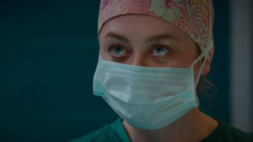 Una vida en sus manos y el hospital a oscuras: Bahar se enfrenta a su mayor desafío esta noche en Renacer Una vida en sus manos y el hospital a oscuras: Bahar se enfrenta a su mayor desafío esta noche en Renacer