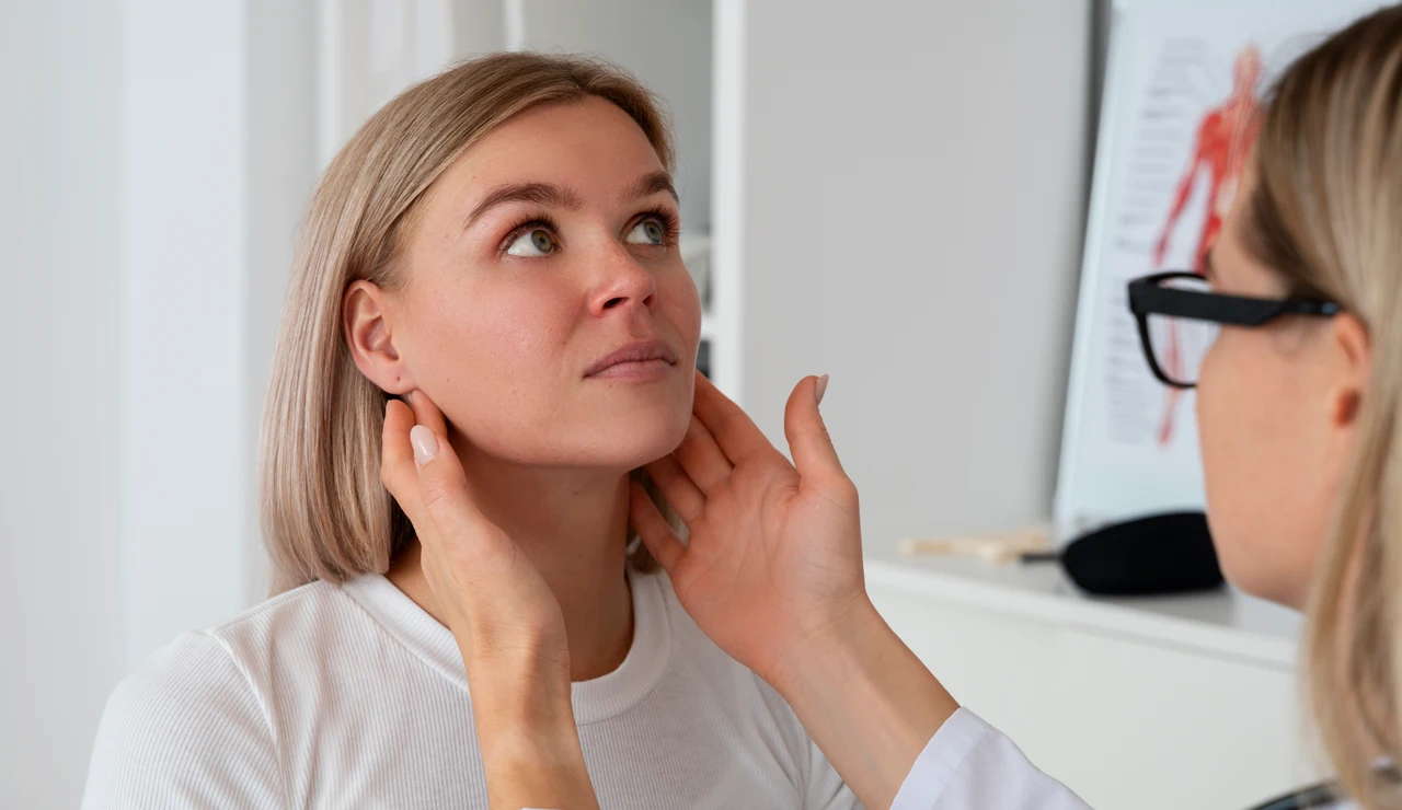 Revisión de la mandíbula de una mujer