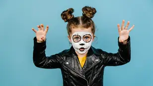 Niña disfrazada para Halloween