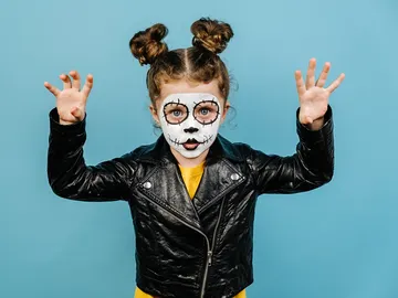 Niña disfrazada para Halloween Niña disfrazada para Halloween