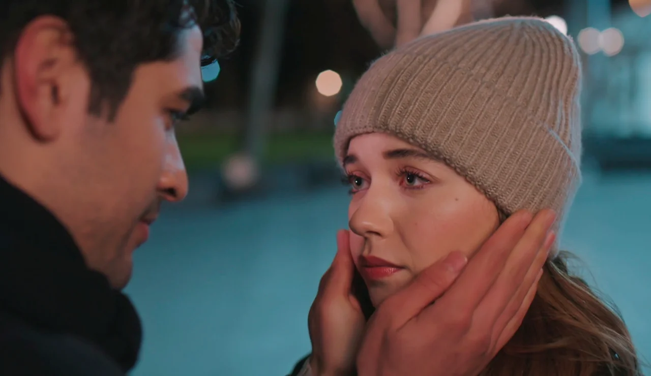 Ferit y Seyran sueñan con una nueva vida justo antes de que el destino los separe de nuevo