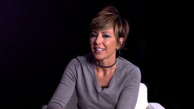 “Te paraliza un poco”: Sonsoles Ónega confiesa cómo se sintió cuando le propusieron convertir Las hijas de la criada en una serie