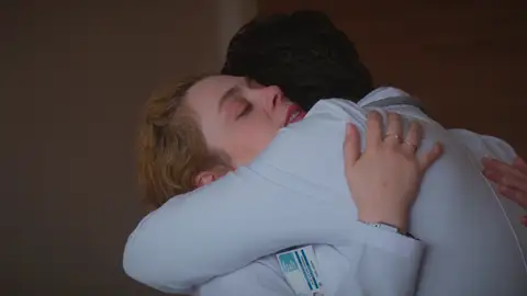 “Escucha siempre tu corazón”: el regalo de Bahar a Uras que simboliza su amor como madre “Escucha siempre tu corazón”: el regalo de Bahar a Uras que simboliza su amor como madre