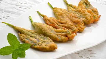 Crespillos con miel, la receta crujiente, dulce y natural de Karlos Arguiñano Crespillos con miel, la receta crujiente, dulce y natural de Karlos Arguiñano