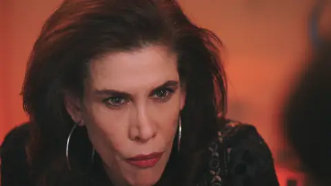 ¡Es ahora o nunca! Frikiye le revela a Suna la única forma de cambiar su destino y dejar de sufrir ¡Es ahora o nunca! Frikiye le revela a Suna la única forma de cambiar su destino y dejar de sufrir