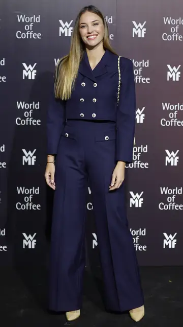 Helen Lindes posando para la prensa Helen Lindes posando para la prensa