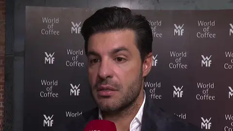 Miguel Torres hablando con la prensa Miguel Torres hablando con la prensa