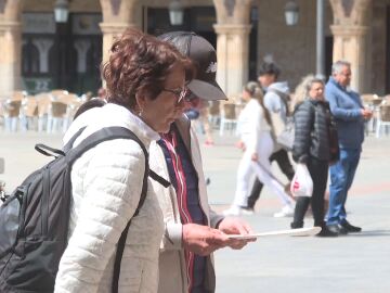 Mayores haciendo turismo