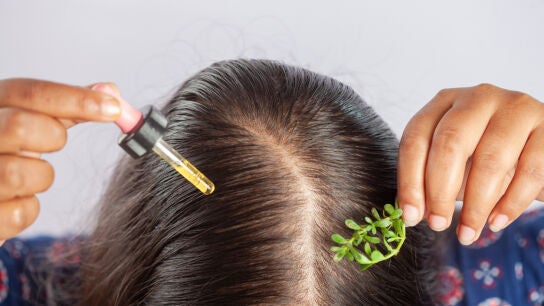 &iquest;Funciona el aceite de romero para el pelo?