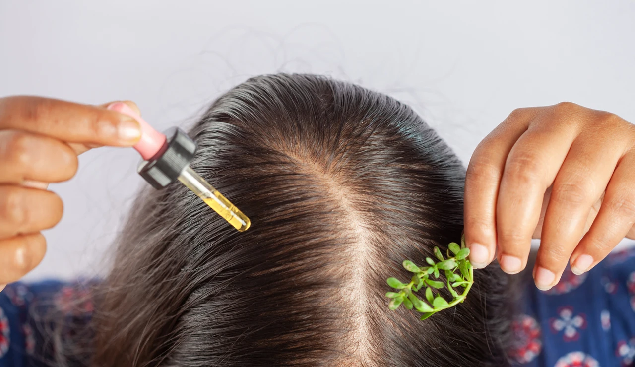 ¿Funciona el aceite de romero para el pelo?