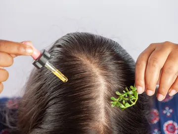 ¿Funciona el aceite de romero para el pelo? ¿Funciona el aceite de romero para el pelo?