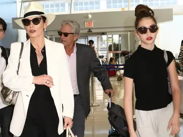 Catherine Zeta-Jones con su hija Carys Catherine Zeta-Jones con su hija Carys