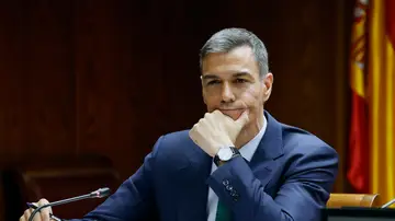 El presidente del Gobierno, Pedro Sánchez, escucha una de las preguntas mientras comparece este jueves ante la comisión de investigación del caso Koldo El presidente del Gobierno, Pedro Sánchez, escucha una de las preguntas mientras comparece este jueves ante la comisión de investigación del caso Koldo