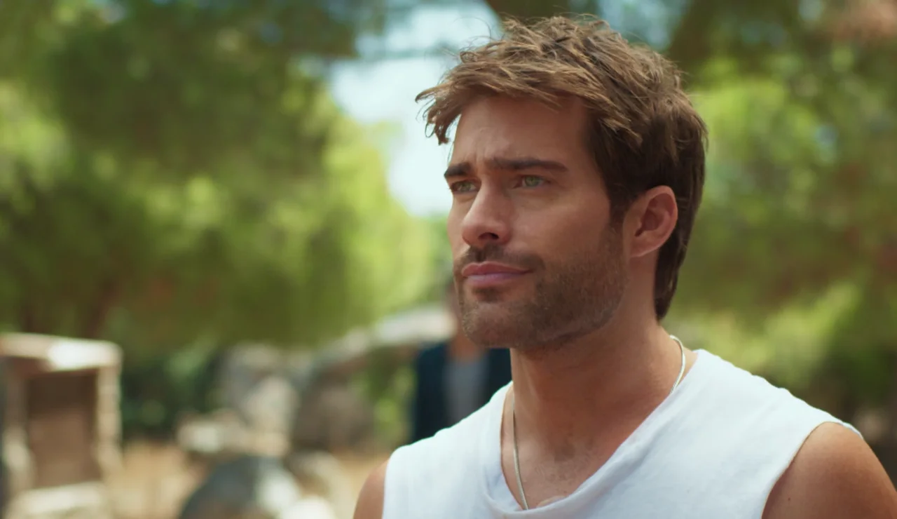 Álvaro le entrega César los papeles del divorcio… ¡pero él los rompe en su cara!