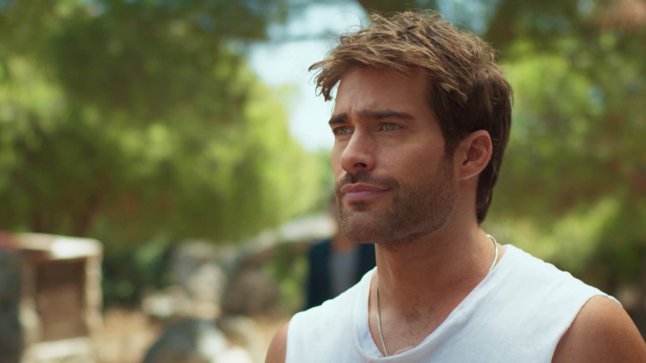 Álvaro le entrega César los papeles del divorcio… ¡pero él los rompe en su cara! Álvaro le entrega César los papeles del divorcio… ¡pero él los rompe en su cara!